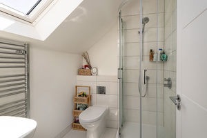 Master Bedroom En Suite Shower Room- click for photo gallery